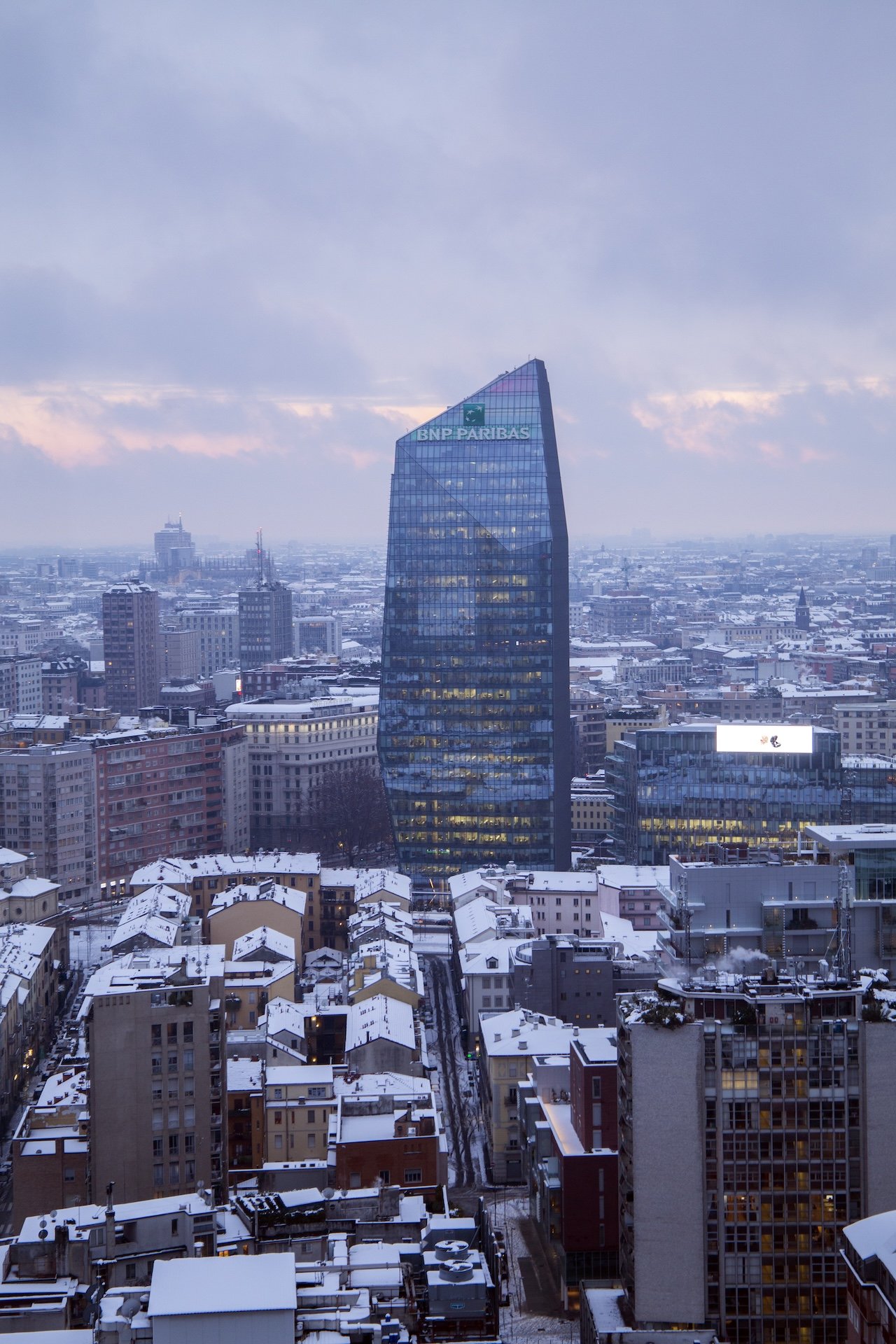 Nevicata sulla Torre Diamante, con il Duomo sullo sfondo, scatto dalla Torre Galfa