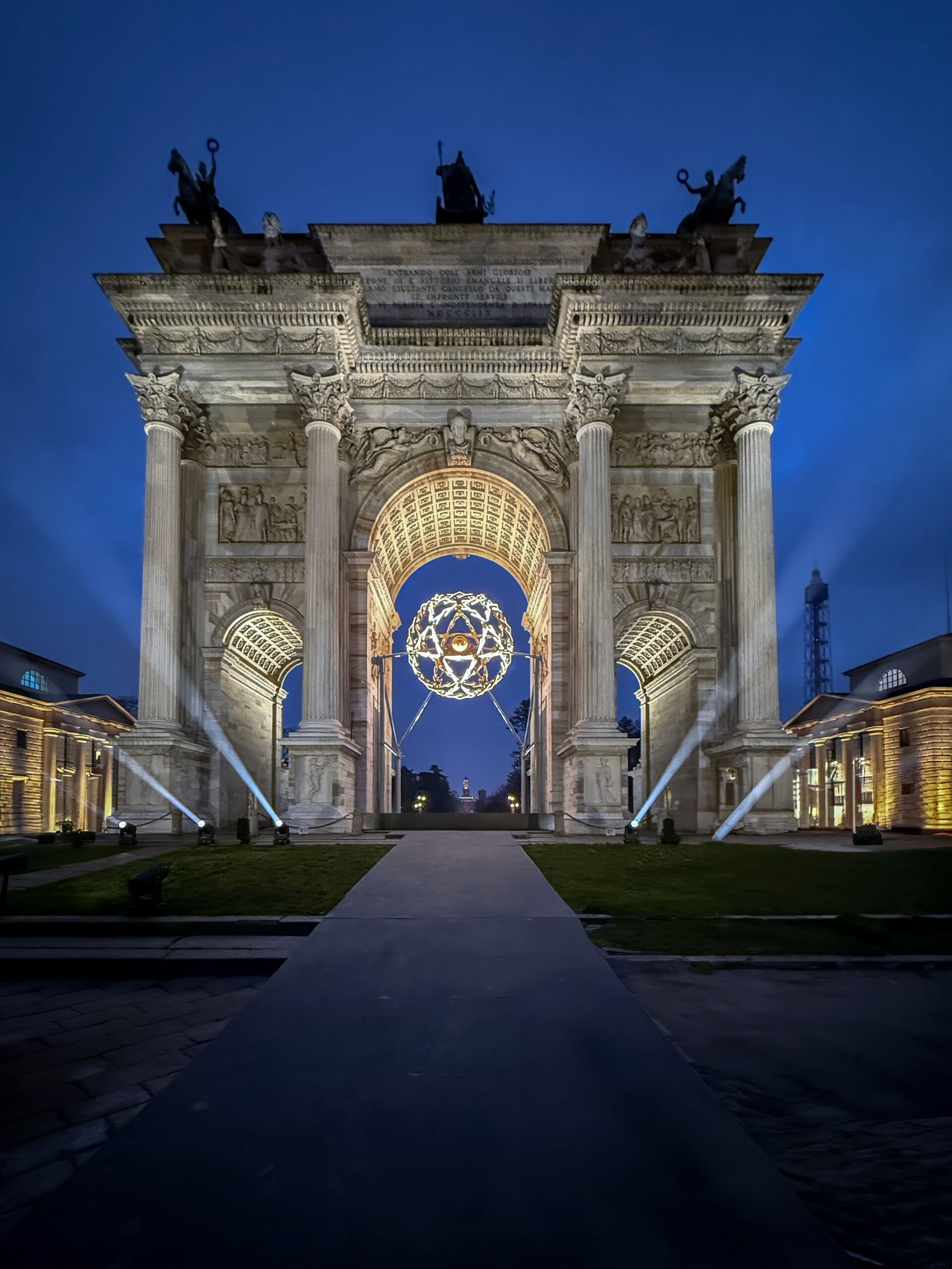 Arco della Pace con il braciere olimpico, Milano Cortina 2026